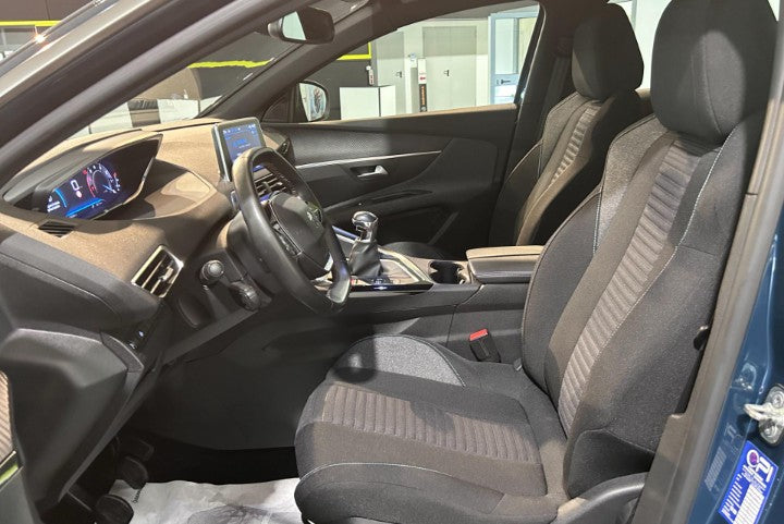 Peugeot 3008 1.2 puretech t Active Pack s&s 130cv Manual 64568 km,