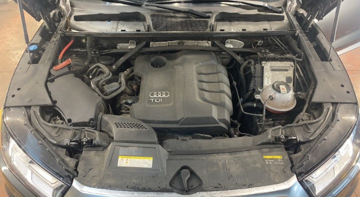 Audi Q5 40 2.0 tdi Business Sport quattro 190cv s-troni Garanzia 12 mesi.✅ Chilometraggio certificati ✅ Fatturabile iva esposta ✅Consegna in tutta Italia.Motore e cambio in ottime condizioni,Clima automatico, cruiser control, rimessa in carreggiata,anti