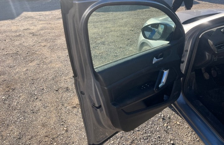 Peugeot 308 SW 1.5 bluehdi Active Business s&s 130cv my20 Manual Diesel
(130cv),152333 km,