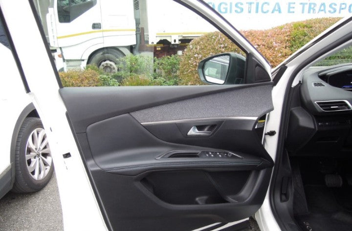 ❌ riservata Cardillo❌.     Peugeot 3008 1.5 bluehdi Allure s&s 130cv eat8 Automatic Diesel
 112070 km,