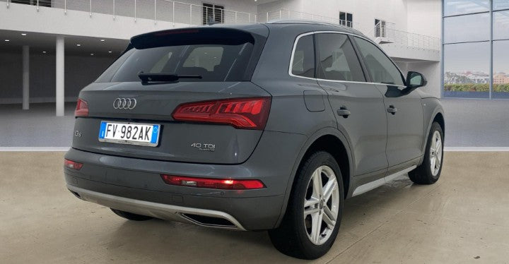 Audi Q5 40 2.0 tdi Business Sport quattro 190cv s-troni  Garanzia 12 mesi.✅ Chilometraggio certificati ✅ Fatturabile iva esposta ✅Consegna in tutta Italia.Motore e cambio in ottime condizioni,Clima automatico, cruiser control, rimessa in carreggiata,anti
