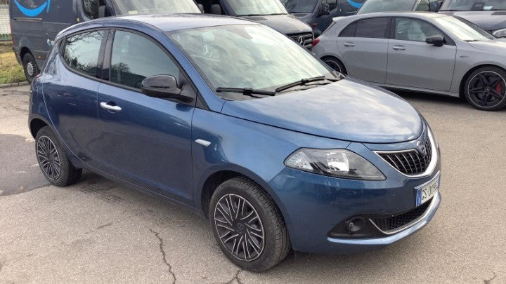 Lancia Ypsilon 1.0 firefly hybrid Gold s&s 70cv Manual Hybrid
70PS), Hybrid, , 19533 km,