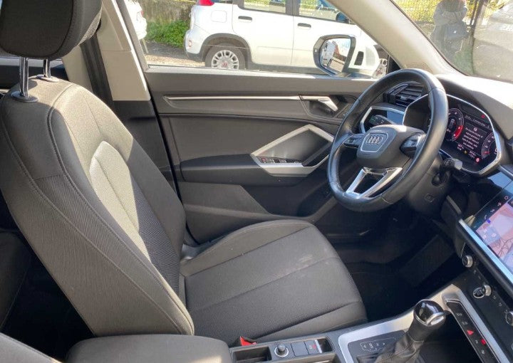 Audi Q3 35 TDI S tronic Business Advanced Sequential Diesel
km 49500.    12 / 2020.     150cv