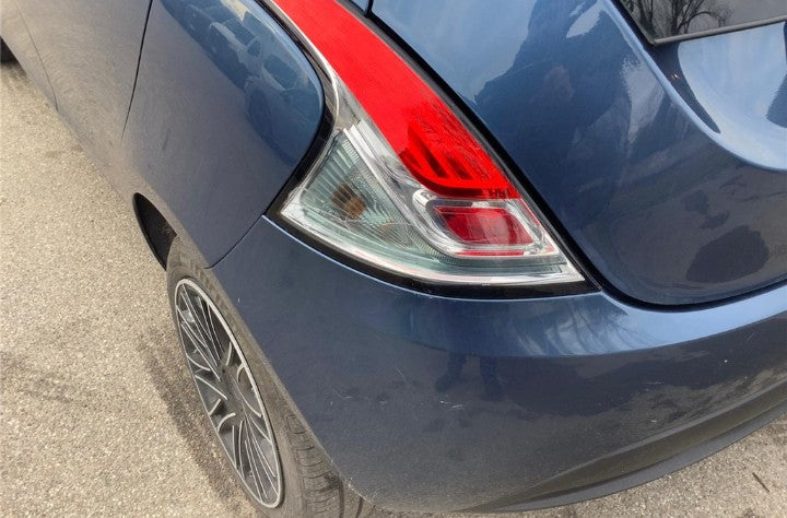 Lancia Ypsilon 1.0 firefly hybrid Gold s&s 70cv Manual Hybrid
70PS), Hybrid, , 19533 km,