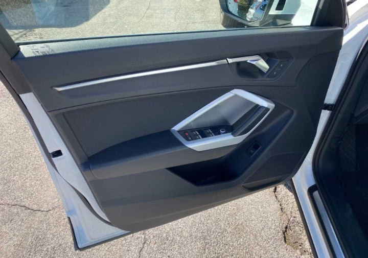 Audi Q3 35 TDI S tronic Business Advanced Sequential Diesel
km 49500.    12 / 2020.     150cv