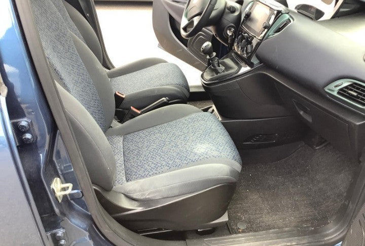 Lancia Ypsilon 1.0 firefly hybrid Gold s&s 70cv Manual Hybrid
70PS), Hybrid, , 19533 km,