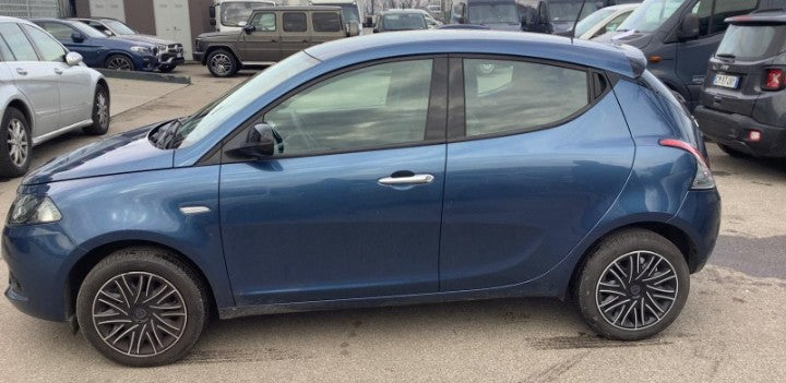 Lancia Ypsilon 1.0 firefly hybrid Gold s&s 70cv Manual Hybrid
70PS), Hybrid, , 19533 km,