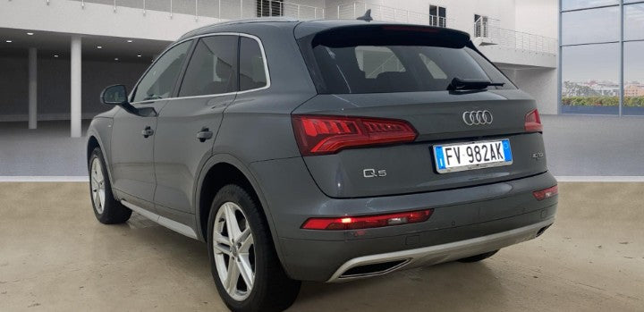 Audi Q5 40 2.0 tdi Business Sport quattro 190cv s-troni  Garanzia 12 mesi.✅ Chilometraggio certificati ✅ Fatturabile iva esposta ✅Consegna in tutta Italia.Motore e cambio in ottime condizioni,Clima automatico, cruiser control, rimessa in carreggiata,anti